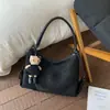 Bolso de hombro retro de cuero mate transfronterizo, gran capacidad, adecuado para el trabajo diario, se puede llevar en la mano o debajo del brazo, diseño en forma de dumpling, venta al por mayor personalizada, bolso para mujer