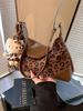 Cross-border Underarm Bag Feminino All-match 2024 Novo Outono e Inverno Leopard Frosted Shoulder Crossbody Bag Commuter Dumpling Bag