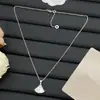Colar Replica de Marca Clássica Europeia e Americana Transfronteiriço em Forma de Leque de Madrepérola para Mulheres, Versão de Alta Qualidade, Colar de Artesanato Fino Atacado