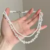 Gargantilha Choker Gravata Vazada de Design de Nicho Europeu e Americano, Colar Longo, Acessório Versátil e de Alta Qualidade para Meninas Modernas