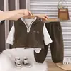 Conjunto para Niños 2026 Nuevo Estilo Primavera/Otoño Ropa Elegante para Niños Chaleco con Capucha Casual de Bebé Conjunto de Tres Piezas