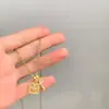 Collar con un Diseño Único y Sofisticado, Versátil y Elegante, Presentando una Cadena de Clavícula Cuadrada de Moda