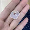 Novo Pingente de Fivela da Paz Tipo Gelo Calcedônia Branca Ágata Natural Jade Cavalo Pingente Venda por Atacado Transmissão ao Vivo Item Mais Vendido