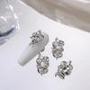Nueva Joyería para Uñas con Serpiente Sosteniendo Diamante Super Brillante Corazón Torcido Aleación Serpiente Estéreo Retro Lujo Ligero Decoración de Uñas Chica Picante