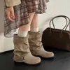 Botas de Cano Médio com Salto Grosso Cor Khaki First Encounter Season para Mulheres Outono/Inverno 2026 Novo Estilo Botas Curtas Confortáveis para Mulheres