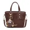 Nova bolsa de mão estilo coreano 2026, bolsa quadrada pequena moderna e fashion, pingente de pelúcia popular, bolsa de ombro, bolsa transversal