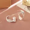Brincos de Metal Torcido com Nó Japonês Coreano Design de Nicho Moda Brincos Simples Personalidade Único Versátil Celebridade da Internet Acessórios de Orelha