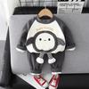 Traje de Terciopelo de Dibujos Animados para Bebé Otoño e Invierno Nuevo Sudadera de Terciopelo de Cuello Redondo Todo en Uno para Niños y Niñas Traje de Dos Piezas para Principios de Invierno