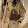 Bolsa de Mão Nicho Estilo Coreano com Concha para Mulheres 2026 Novo Modelo Bolsa Transversal de Luxo para o Dia a Dia Bolsa de Ombro Casual Estilo Bowling