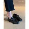 Sapatos Pequenos de Couro com Fivela e Bico Quadrado para Mulheres 2025 Salto Grosso Estilo College Mocassins Sapatos Versáteis e Casuais
