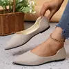 Estilo Coreano Comercio Exterior Nuevo Llegada Punta Puntiaguda Patrón Repujado Fondo Plano Corte Bajo Zapatos de una Sola Pieza Talla Grande para Mujer Cuello en V Transpirables Zapatos Perezosos para el Trabajo