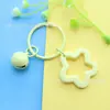 Anillo de Tarjetas de 15 Colores Seleccionados Cuidadosamente Campana Estrella de Cinco Puntas de Colores Flor de Ciruelo de Plástico Llavero de Acrílico Llavero Colgante Dopamina