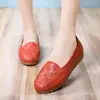 Zapatos planos nuevos de primavera y verano para mujer, cuero, suela blanda, zapatos para madre, huecos, transpirables, zapatos de enfermera, ligeros y cómodos, zapatos para mujer