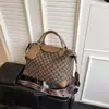 Bolsa Nova Elegante e Casual Saco Transversal Bolsa Tote Hong Kong 2025 Outono e Inverno Bolsa de Viagem Feminina Grande Capacidade