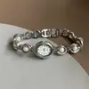 Relógio Feminino de Quartzo Estilo Pulseira de Pérola de Luxo Leve, Relógio de Quartzo Pequeno Mostrador Prata-Branco, Vendedor Quente Transfronteiriço