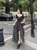 Vestido floral con cuello cuadrado francés para mujer, nuevo estilo Spice Girl de verano 2024, cintura ajustada, largo medio, corte A con abertura