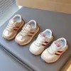 Nuevos zapatos de suela blanda para bebés para caminar, primavera y verano 2025, para niños y niñas de 0 a 1-4 años, zapatos estilo Forrest Gump para niñas, zapatillas deportivas para niños