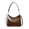 Bolsa de balde com textura tecida para mulheres 2026 nova bolsa de ombro único de alta qualidade para axila bolsa de grande capacidade para o dia a dia bolsa de mão versátil