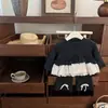 Original! 2026 Novo Conjunto Casual Outono/Inverno para Meninas Renda Cropped Manga Longa Calça Flare Tendência