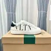 Nuevos Zapatos Deportivos Blancos Versátiles de Estilo Europeo de Primavera Zapatos Blancos Casuales de Lujo con Tachuelas Unisex de Caña Baja Zapatos Transfronterizos