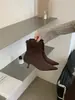2026 Novas Botas Curtas Slimming Simples de Outono Bico Fino Salto Agulha Fashionáveis Confortáveis para o Dia a Dia Zíper nas Costas Botas Curtas Femininas