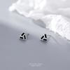 Pendientes de plata para pie S999 simples pequeños frescos geométricos negro gota pegamento mujer fuente directa suministro spot al por mayor transmisión en vivo generación