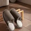 Pantuflas de Algodón Impermeables de PU para Mujer Temporada Otoño Invierno 2026 Nuevo Estilo para Interiores del Hogar con Felpa Cálida Antideslizantes para el Suelo para Mujer