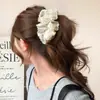 Pinza de Plátano de Malla Plisada Nube Floral Suave Estilo Coreano para Mujeres Clip para el Cabello de la Parte Posterior de la Cabeza Cola de Caballo Recogido Accesorio Elegante para el Cabello