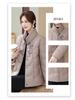 2024 Tops de Penas para Mãe Inverno Novo Meia-idade e Idosos Tops Bordados Estilo Chinês Curto Temperamento Roupa de Mãe