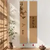 Decoración de Pared Antigua Estilo Chino con Cortinas de Bambú y Pinturas Colgantes para Salas de Estudio y Salas de Té, Presentando Estética de la Dinastía Song, Mobiliario Suave y Escena de Caligrafía Tradicional China