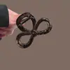 Pinza para el pelo acrílica hueca de diseño único para mujer, nuevo clip de tiburón popular otoño 2026, pinza de garra de peinado de alta gama