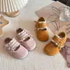 Sapatos de Couro para Meninas 2026 Novo Estilo Sapatos Estilosos de Pequena Princesa para Meninas Solado Macio Sapatos Individuais para Bebê Menina Sapatos de Outono para Crianças