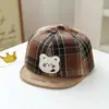 Bonito gorro de cuadros de oso para niños, sombrero de sol suave de ala flexible para primavera y otoño, gorro de invierno cálido para bebé