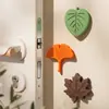 Bumper de porta de silicone criativo em formato de folha, amortecedor de porta de geladeira, instalação sem furos, almofada silenciosa de proteção contra colisão de porta