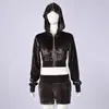 32695 Suéter com Capuz de Manga Longa Popular Europeu e Americano de Veludo para Exportação Feminina Outono e Inverno Conjunto de Shorts de Manga Longa
