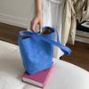 Bolso Estilo Perezoso Estilo Coreano Otoño Temprano 2025 Nuevo Gran Capacidad Casual Gamuza Mate Versátil Bolso de Hombro Tipo Cubo