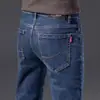 Jeans azules de alta gama italianos para hombre, nuevo estilo otoño e invierno 2026, pantalones largos casuales ajustados rectos forrados de forro polar para hombre
