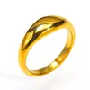 Anillo de Acero de Titanio Dorado de 18 Quilates Brillante Estilo Espalda de Bagre de Alta Venta para Mujeres, Anillo Liso de Lujo de Nicho Gama Alta Venta al por Mayor