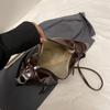 Bolsa Tote Casual Retrô para Mulheres 2025 Nova Coleção Primavera e Verão Grande Capacidade Textura Fashionável Tendência Bolsa de Ombro/Axila