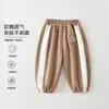Suministro directo de fábrica de pantalones deportivos de dibujos animados de Clase A para niños y niñas, pantalones holgados de otoño, pantalones deportivos casuales suaves para niños pequeños