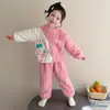 Conjunto de pijama de forro polar coral para niñas, ropa de estar gruesa de dibujos animados para otoño e invierno, conjunto cálido de dos piezas para bebés, lindo