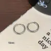 Novos Brincos de Argola Lisos de Aço Inoxidável Doces e Descolados, Piercing de Orelha Feminino de Nicho, Brincos Simples Transfronteiriços Pequenos que Valorizam o Rosto Atacado