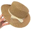Sombrero de paja de ala plana con lazo calado estilo francés para mujer, elegante sombrero de verano para la costa y la playa, sombrero para el sol con protección solar