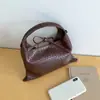 Bolso de Mano para Viaje Estilo Coreano 2025, Retro de Moda, Nicho, Piel Sintética, con un Toque de Lujo, Bolso Cruzado Versátil para Mujer