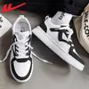 Tênis Masculino Warrior 2026 Novo, Sapatos Casuais Masculinos Versáteis de Outono, Calçados Esportivos Leves com Superfície de Couro, Cor Café
