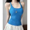 Top de tirantes ajustado estilo coreano color rosa rosa para mujer, nuevo modelo Verano 2026 con copas en el pecho, top reductor con cuello en U