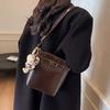 Bolso nuevo mujer 2024 popular bolso cubo retro Joker este año popular otoño e invierno casual hombro mensajero