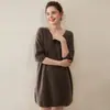 Nuevo Vestido de Otoño e Invierno de Longitud Media 100% Cachemira Simple de Punto con Cuello en V Suéter Holgado de Manga Tres Cuartos para Mujer