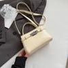 Bolsa de Mão Pequena Quadrada Texturizada para Mulheres 2025 Verão Nova Moda Simples Nicho Bolsa de Ombro Moderna Casual Bolsa Transversal