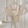 Cachecol triangular de tricô liso estilo coreano, um lenço de cabeça, xale, aquecedor de pescoço e cachecol de pescoço moderno e versátil para mulheres, perfeito para o outono e inverno
